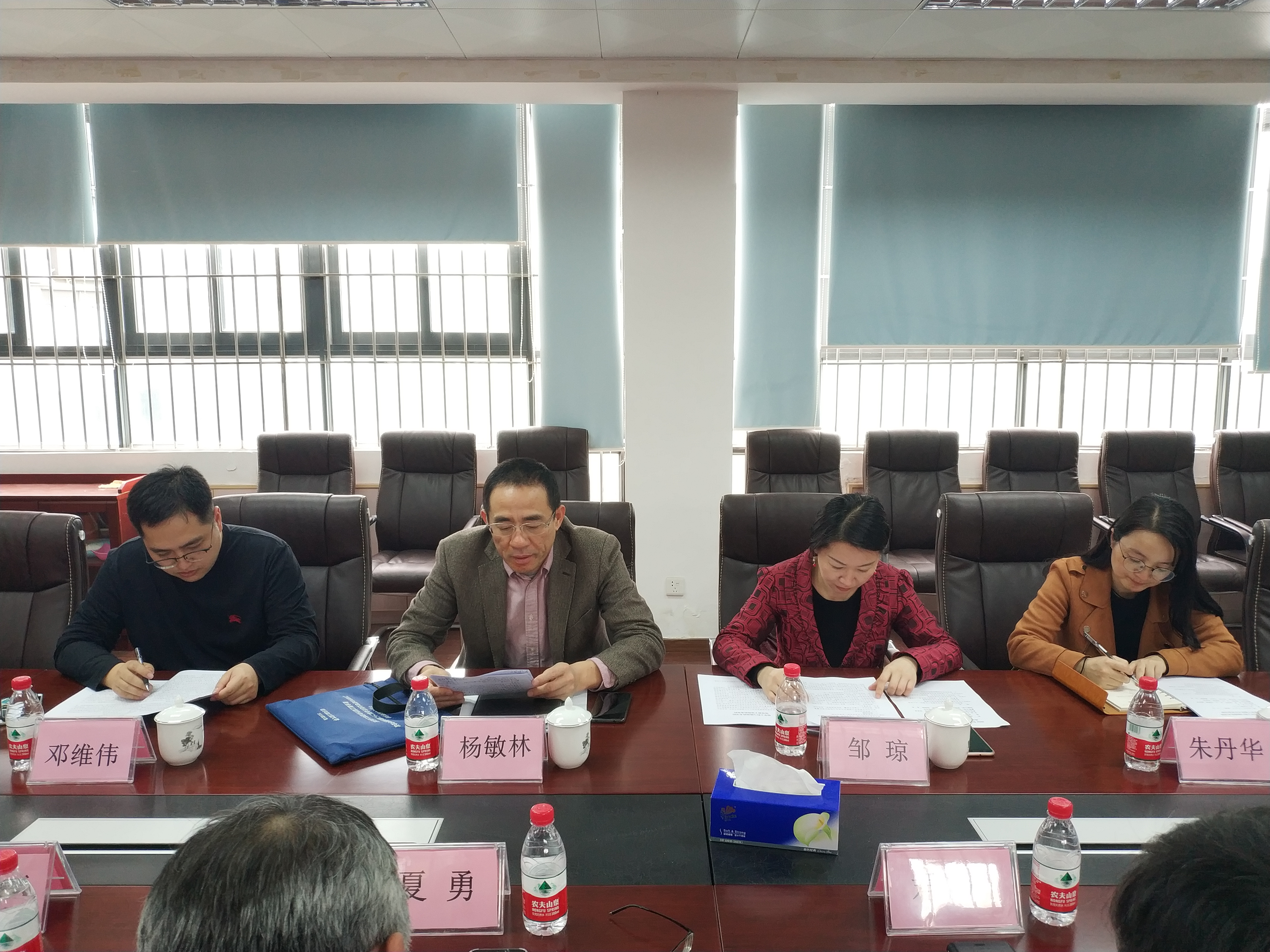 黑料吃瓜网
党总支召开2018年度党员领导干部民主生活会2.jpg