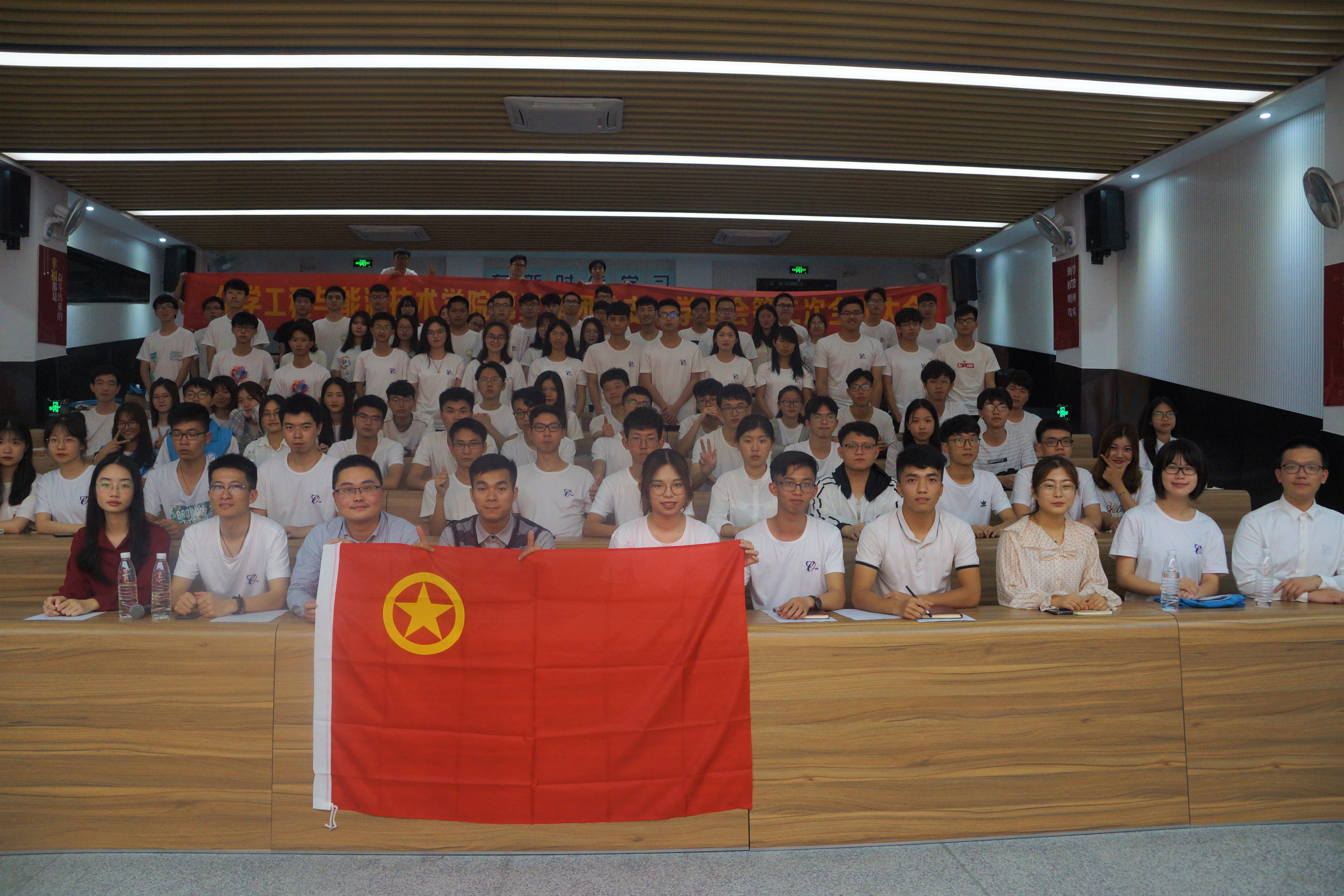 黑料吃瓜网
举行第三届团总支-学生会第二次全体大会1.jpg