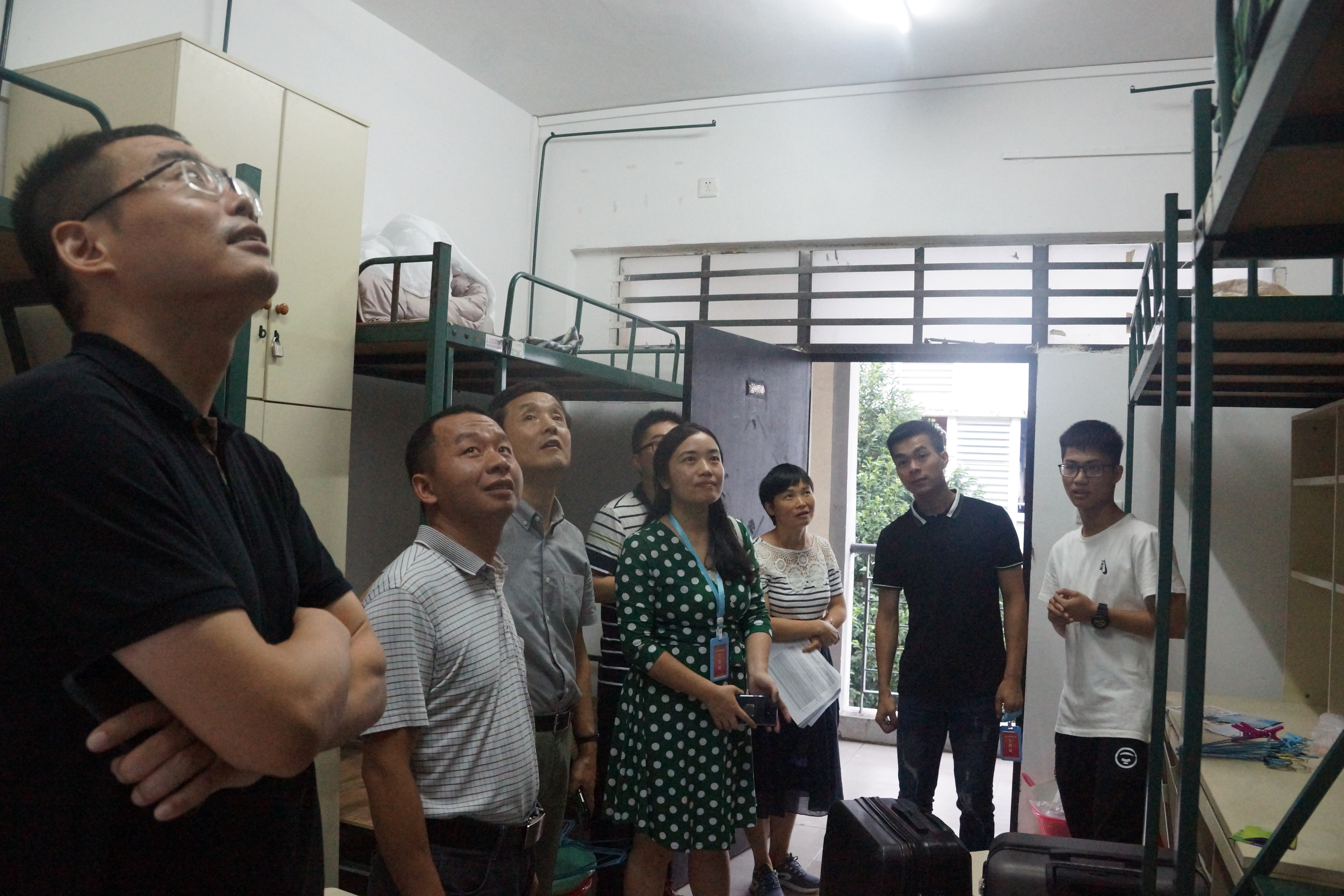 黑料吃瓜网
领导走访新生宿舍-看望18级萌新2.JPG