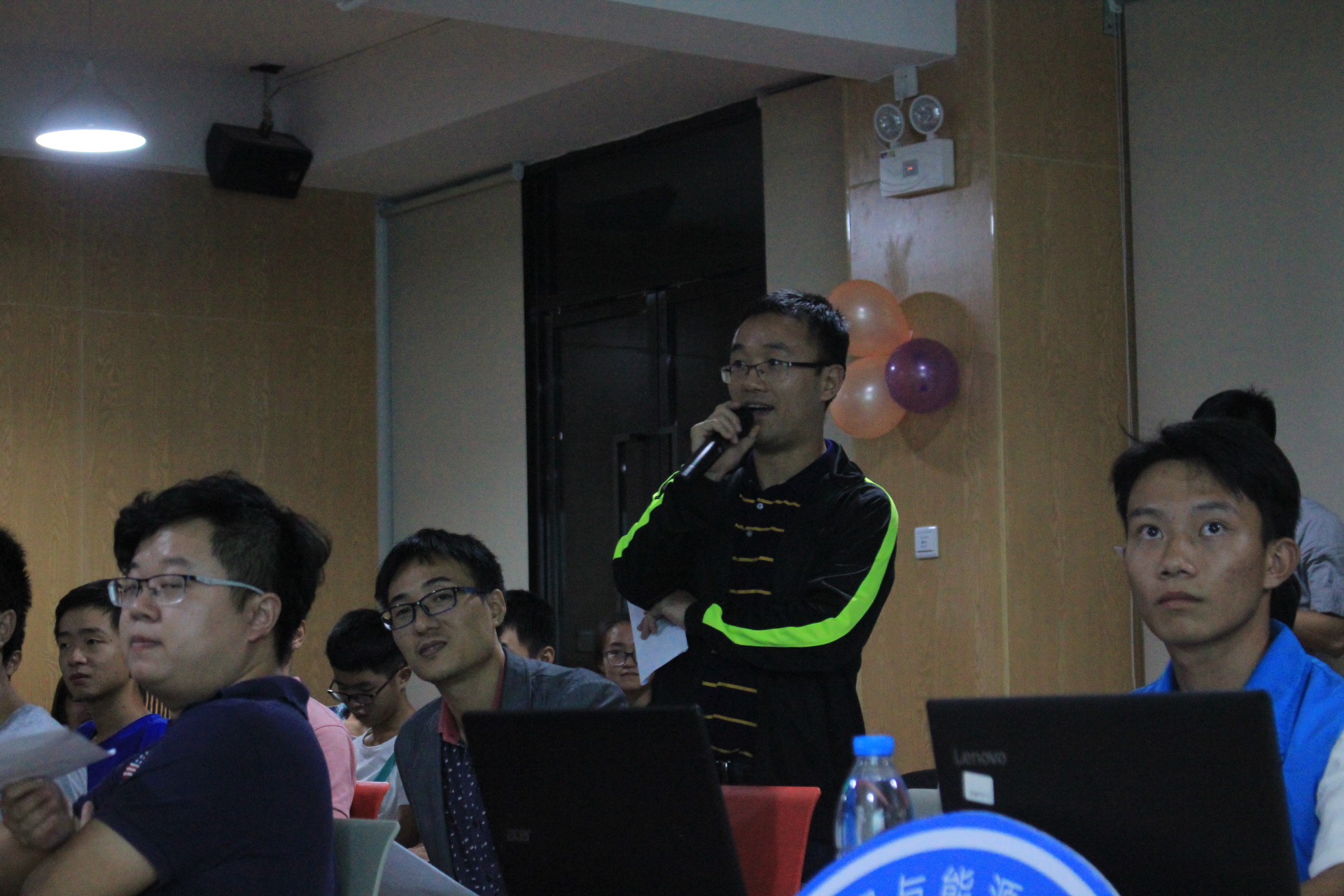 黑料吃瓜网
联合莞馨社区举行2018漂流瓶分享师生汇2.JPG