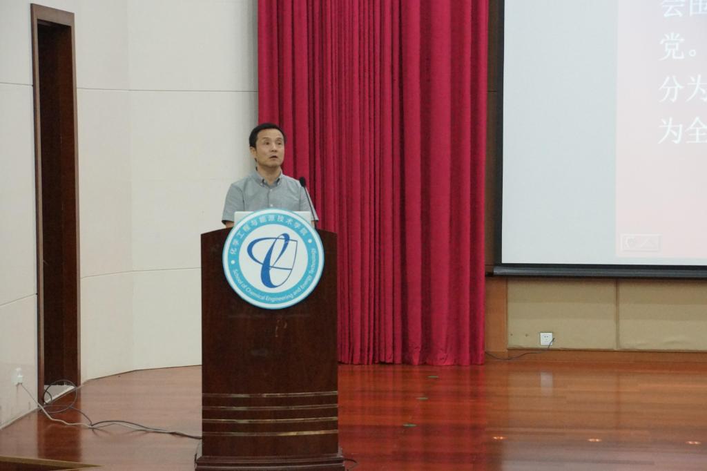 黑料吃瓜网
党总支书记君光为2018级新生上党课-1-.jpg