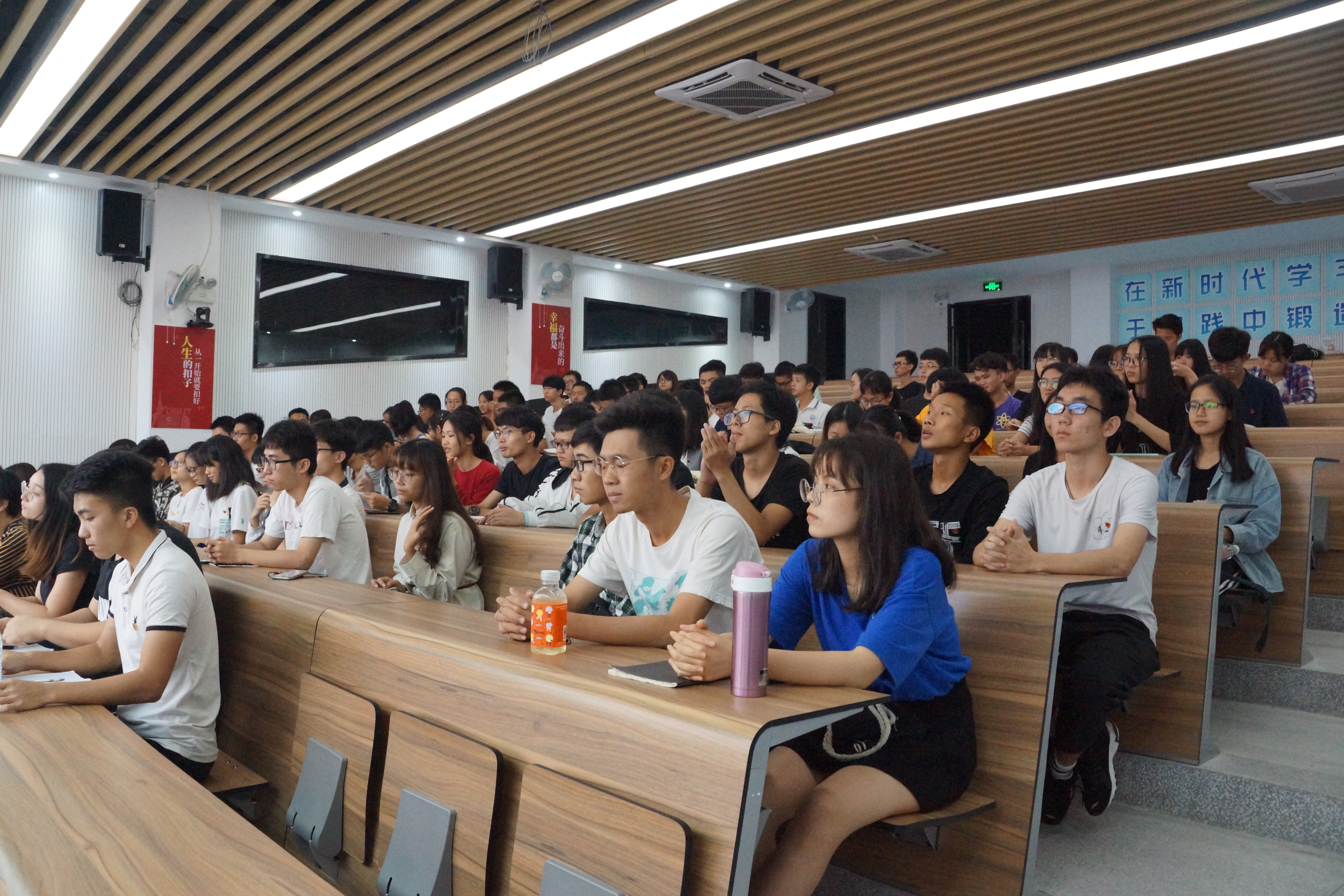 黑料吃瓜网
-莞馨社区联合第一期团校培训班开班仪式圆满落幕3.jpg