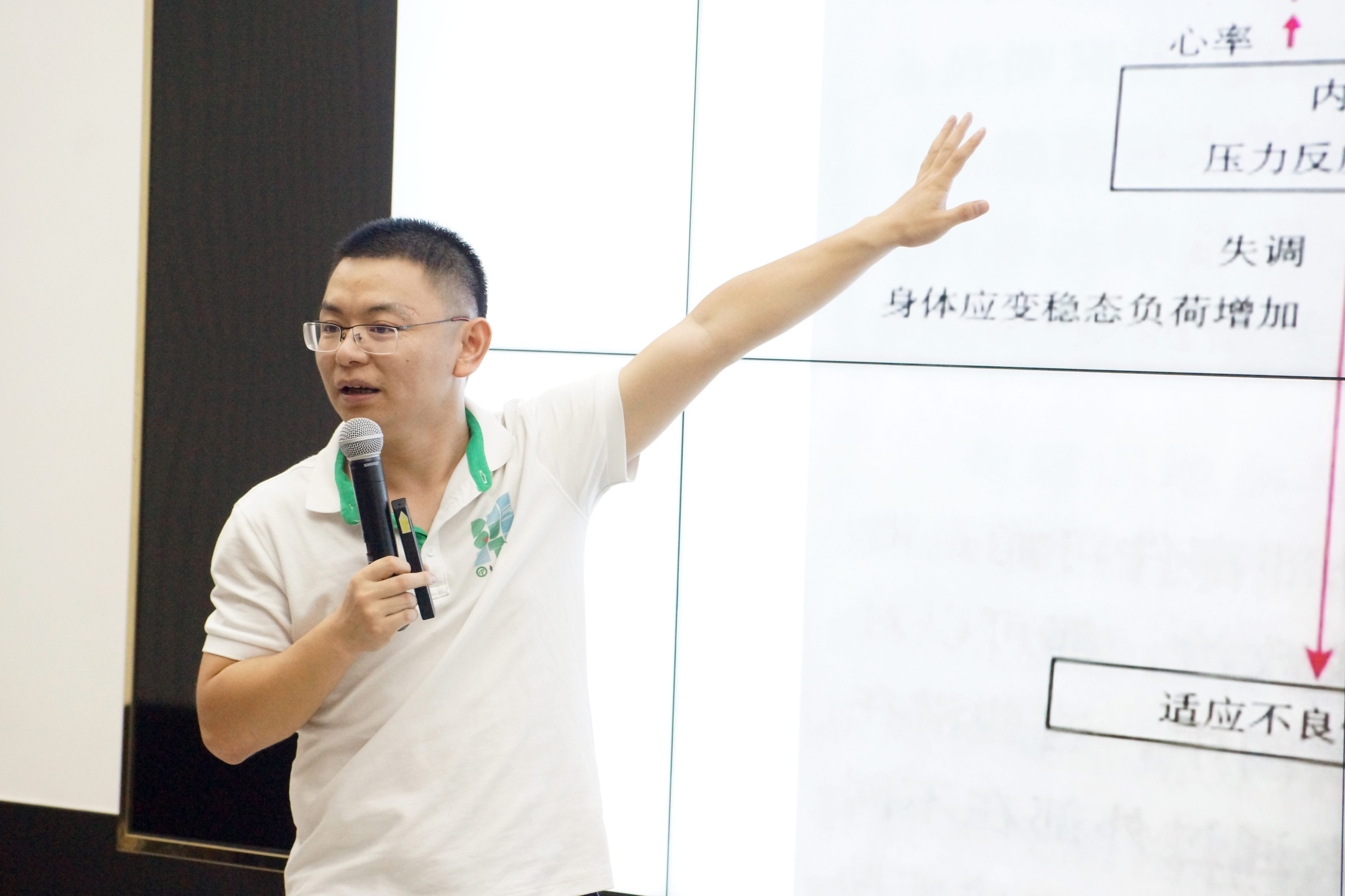 黑料吃瓜网
联合莞馨社区举办第二期团校培训主题讲座2.jpg