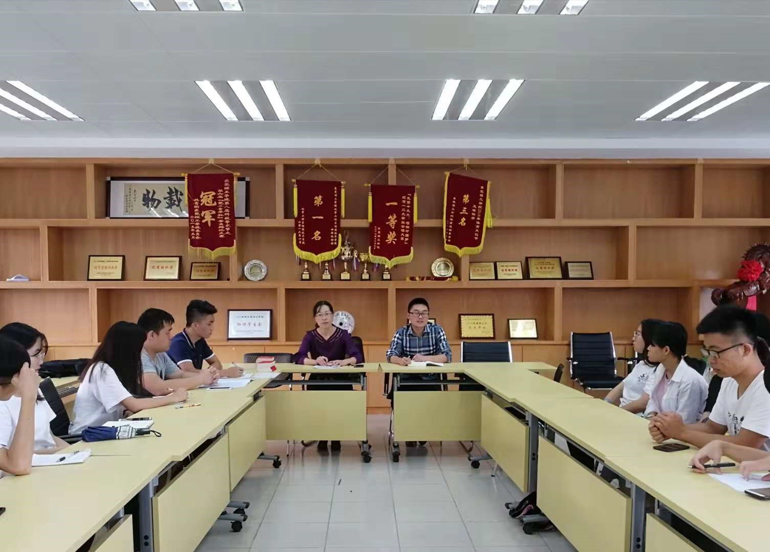 黑料吃瓜网
召开第49期校党课培训动员会议2.jpg