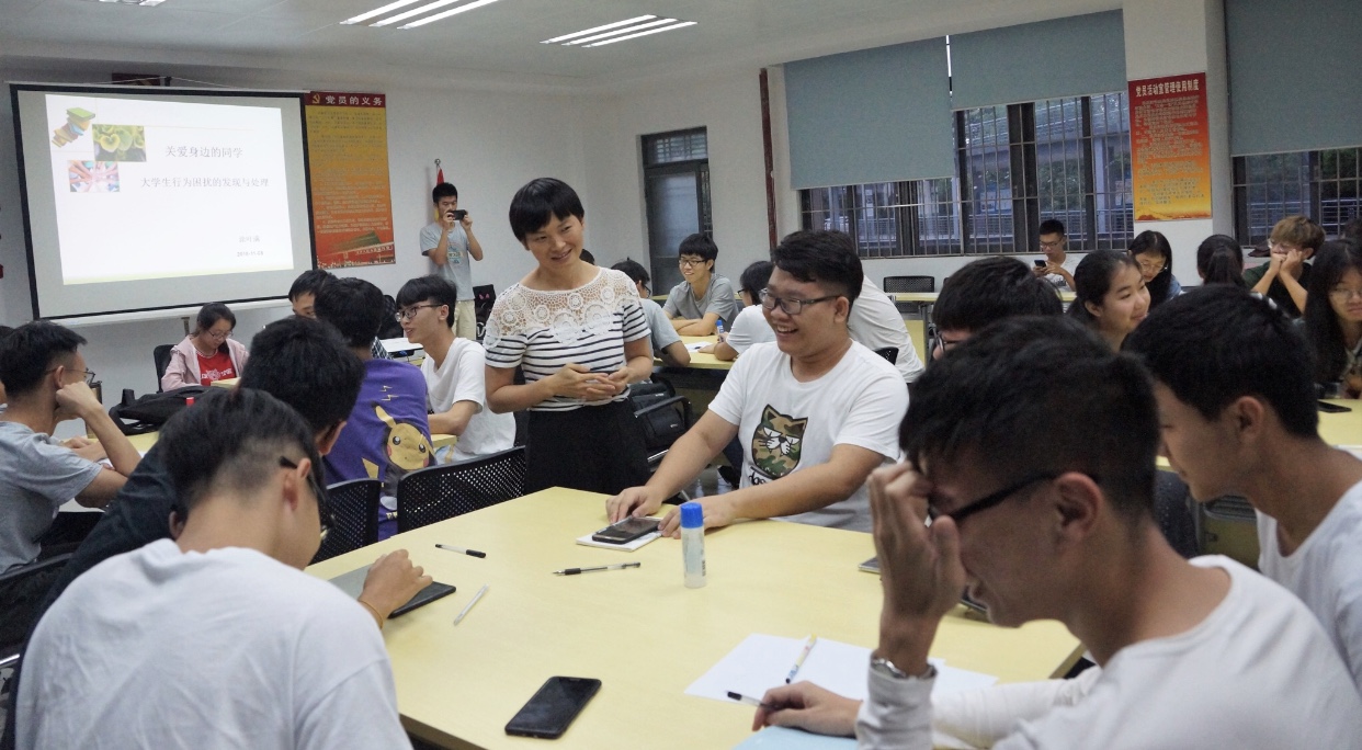 黑料吃瓜网
举行心理委员培训会3.jpg