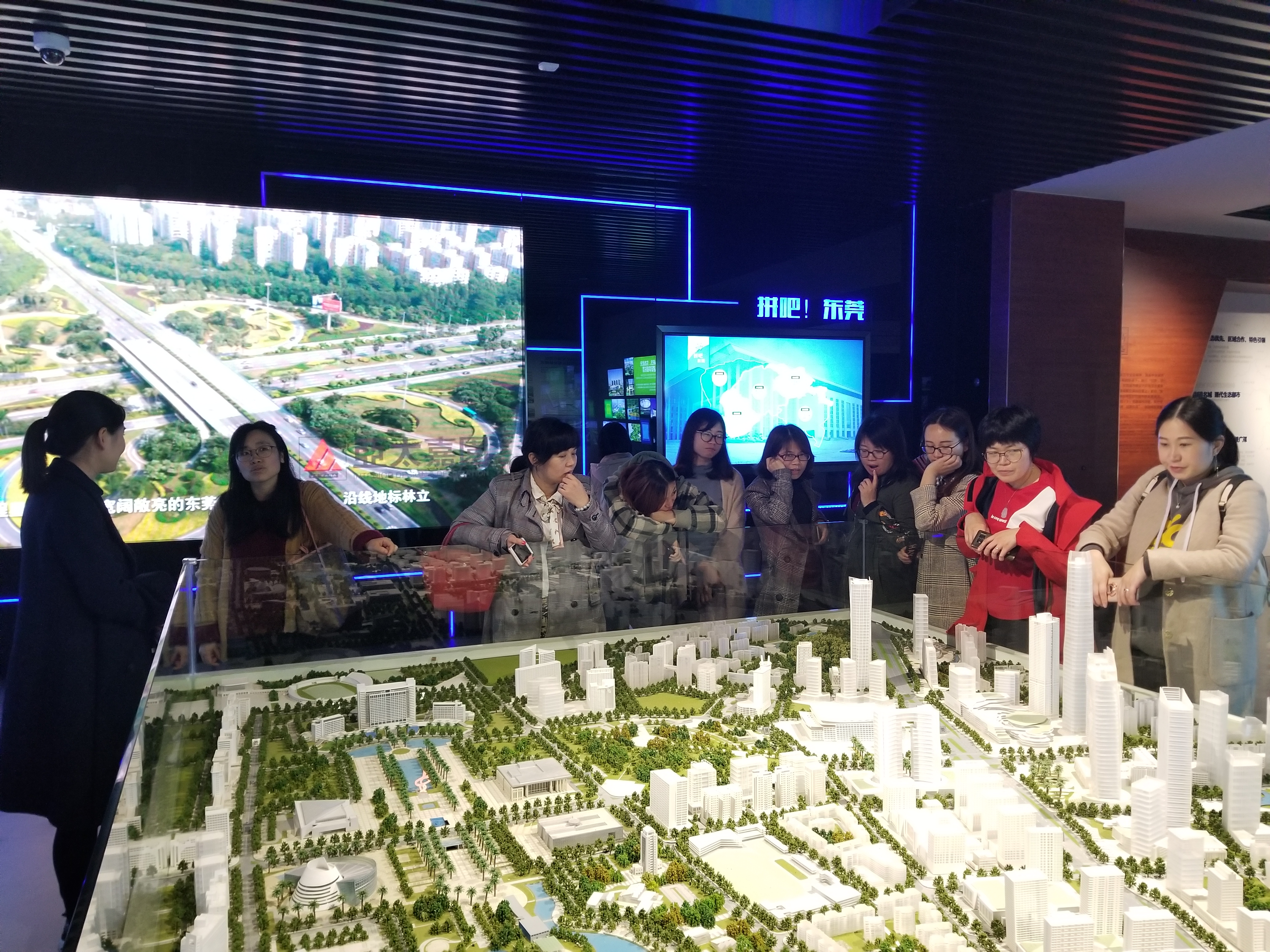 黑料吃瓜网
女教工欢庆国际妇女节5.jpg