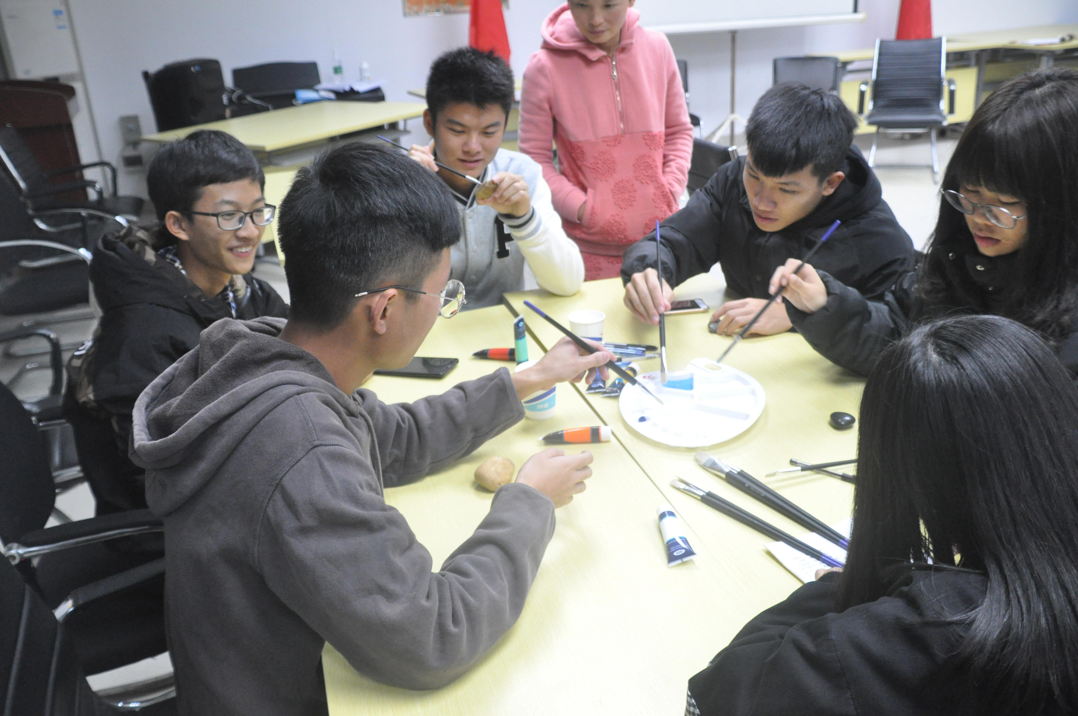 黑料吃瓜网
举行第八期心角落活动3.png